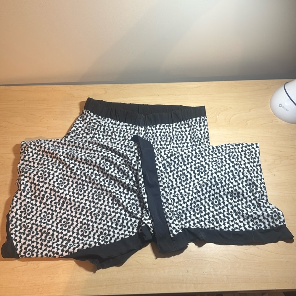 Essentials by Milano Skirt M